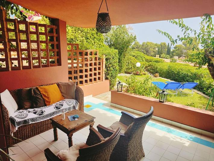 Location de vacances pour 4 personnes, avec jardin ainsi que vue et piscine à Villasimius - 4