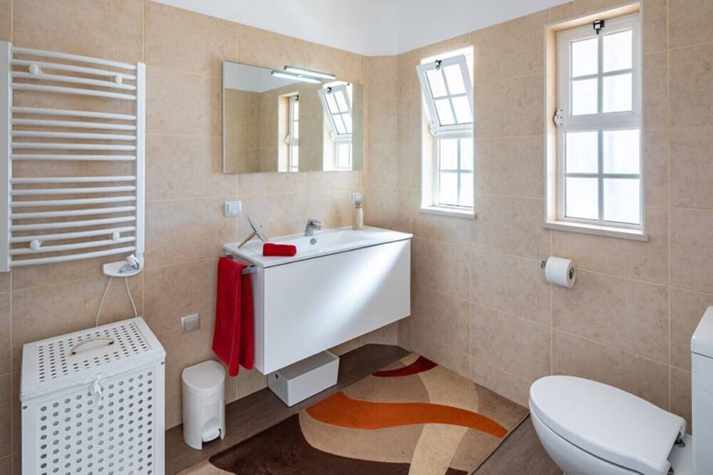 Beautiful 3-Bed Villa in Faro Spool & Seaview in São Pedro, Faro