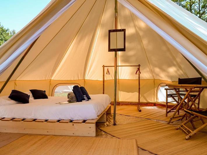 Tente pour 4 personnes, avec terrasse ainsi que jardin et vue dans le Lot - 4