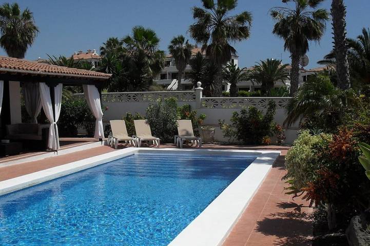 Villa for 6 people, with Terrace and Garden in Amarilla Golf