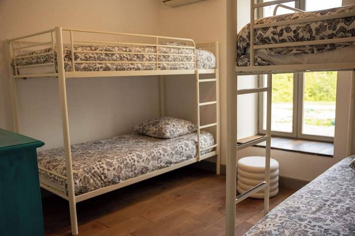 Gîte pour 11 personnes, avec jardin et terrasse ainsi que piscine et jacuzzi à Saint-Romain - 3