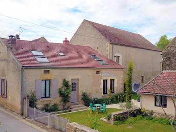 Gîte für 2 Personen, mit Garten und Pool in Burgund