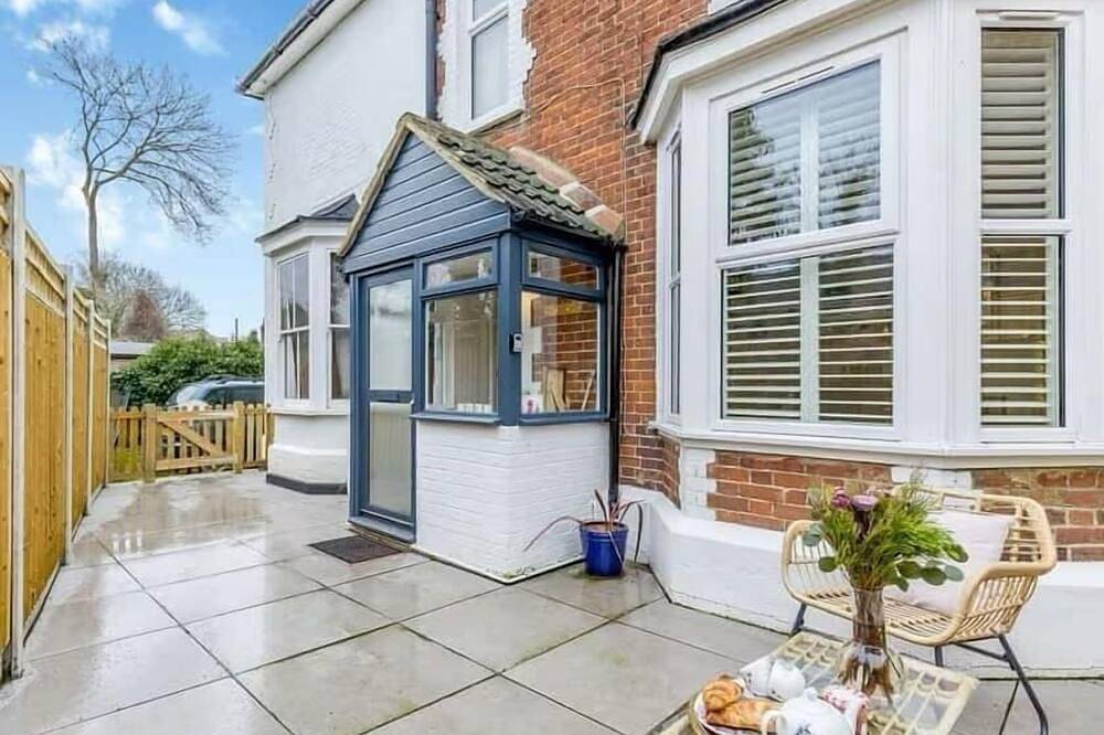 Railway Cottage - Stylish & Central Oasis in Whitstable in Whitstable, Kent