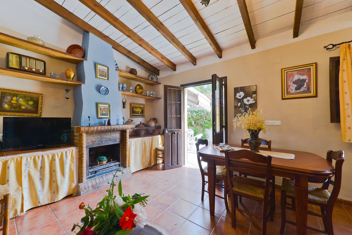 Casa En Montañas Tranquilas Con Piscina, Terraza, Jardín Y Wi-Fi in El Borge, Costa del Sol