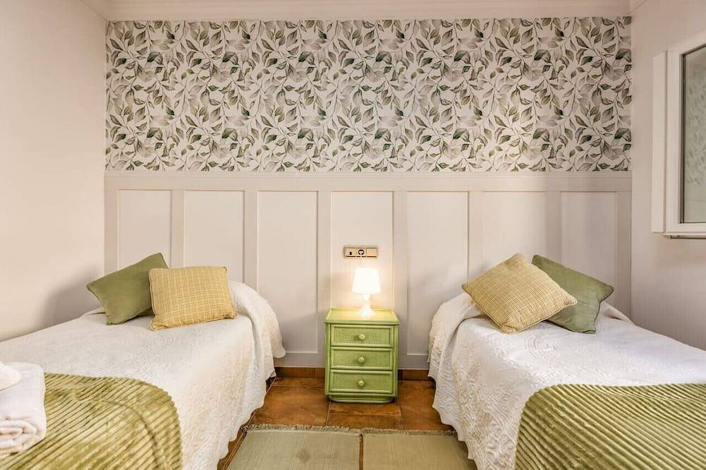 Fancy House Near Cádiz Pool Free Parking & Bbq in Pueblo Nuevo, San Roque