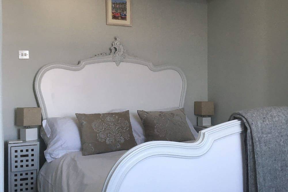 Winslow Cottage, Stylish Cosy Cottage with Spectacular Sea Views in Newlyn, Cornwall