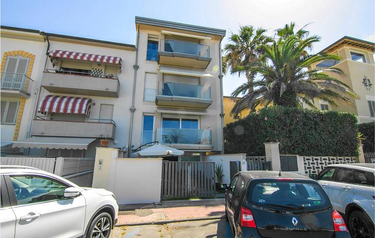 Vakantiewoning voor 4 personen, with Terras and Tuin as well as Sauna in Lido di Camaiore