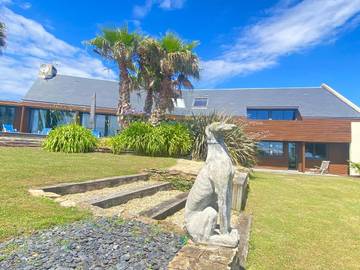 Cottage pour 8 personnes, avec jardin ainsi que piscine et vue dans Plage Kersiny