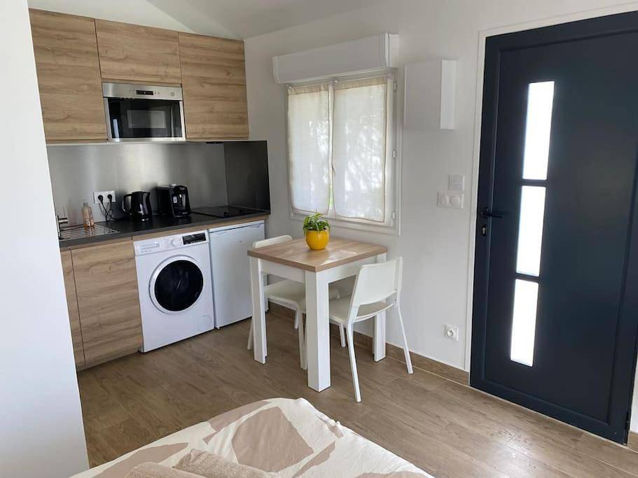 Appartement entier, One-Bedroom Apartment in Noisy-le-Grand, Seine-Saint-Denis