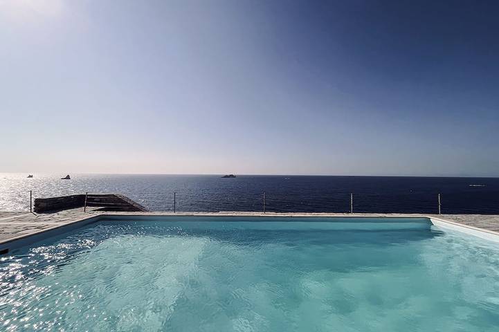 Villa for 6 people, with pool and balcony - 1
