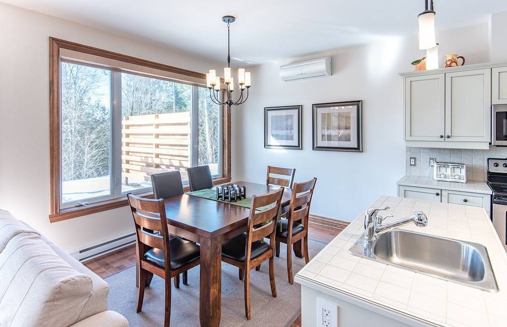 Ganze Wohnung, Condo on Golf near Bike Trail w/ 2 Bdrm 2 Bath in Mont-Tremblant