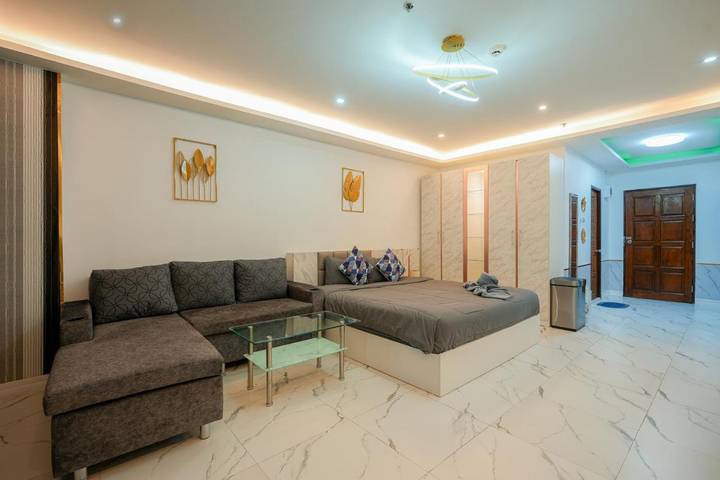 Location de vacances pour 4 personnes, avec jardin ainsi que vue et piscine à Pattaya