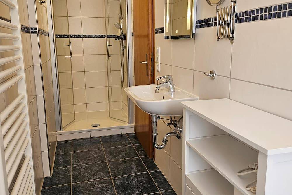 Ferienwohnung Steinplatte, 3-Sterne mit 45 qm, Zuhaus, Balkon in Gollenshausen am Chiemsee, Gstadt am Chiemsee