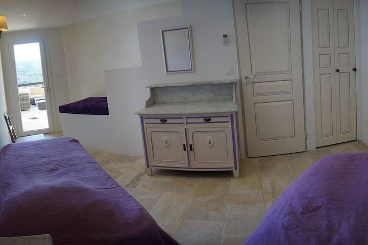Appartement entier, Provence, surplombant le lac d'Esparron de Verdon, plein sud, calme in Esparron-de-Verdon, Alpes-de-Haute-Provence