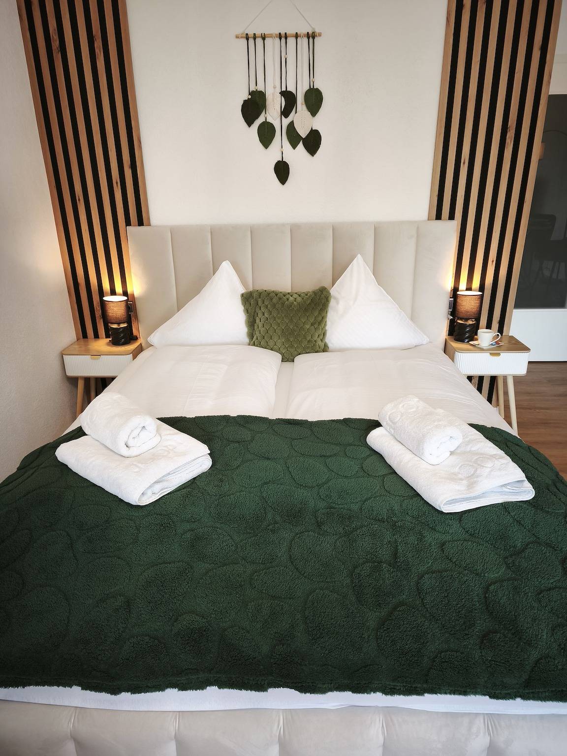 Ganze Ferienwohnung, Emma Apartments - Ferienwohnung mit Balkon für max. 4 Personen in Prien, Prien am Chiemsee