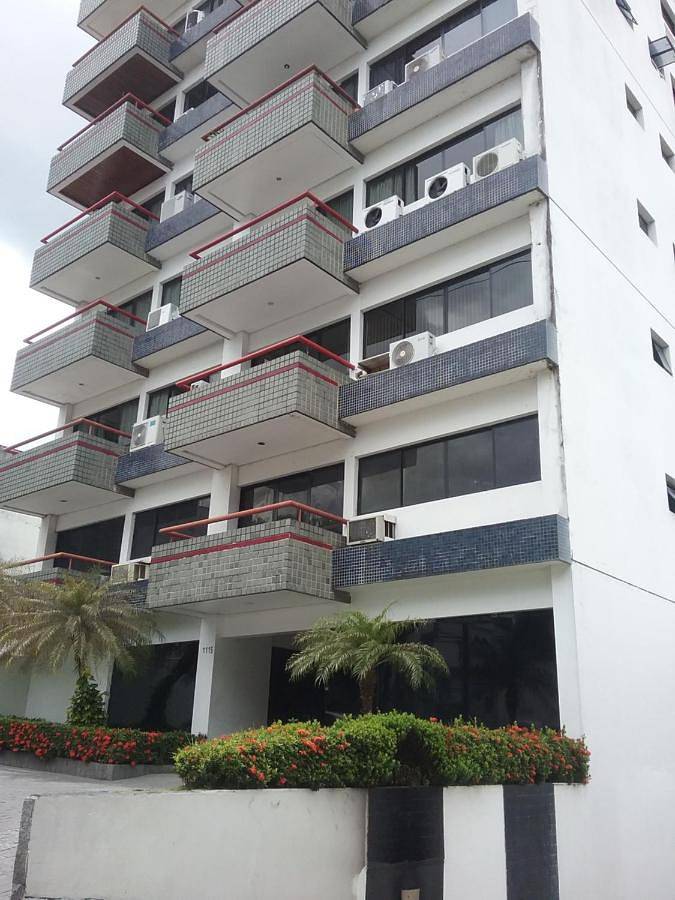 Casas e apartamentos de temporada para 2 pessoas, com vista e sauna e ainda terraço and piscina em Manaus