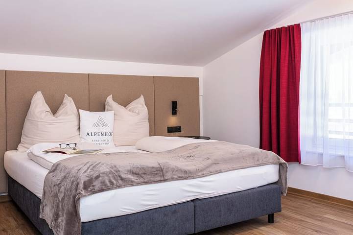 Appartement entier, Centrally located apartment hotel, right next to the cable car, wellness breakfast in Werfenweng, Tennengau