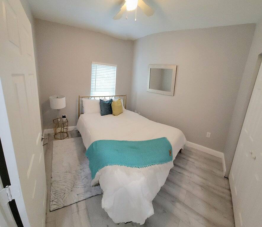 Modern Chic center Tampa. Less than 15 minutes to local attractions and stadium. in Tampa, Tampa Bay