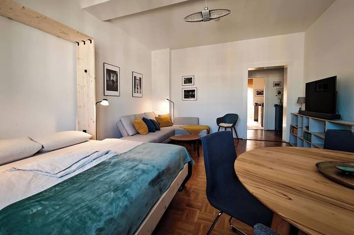 Ferienwohnung für 2 Personen, mit Balkon in Halle - 2