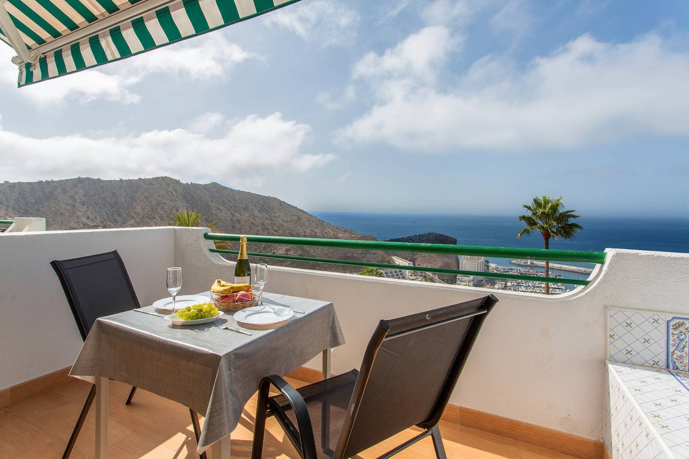 Apartamento entero, Apartamento Vacacional 'Corona Rosa' con Vista a la Montaña, Piscina Compartida y Wi-Fi in Mogán, Gran Canaria Sur