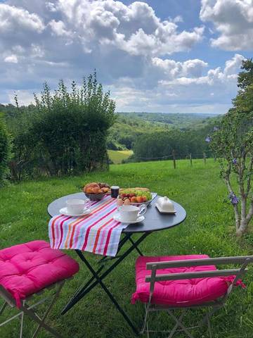 Chambre d’hôte pour 2 personnes, avec jardin ainsi que vue et terrasse à Chalagnac