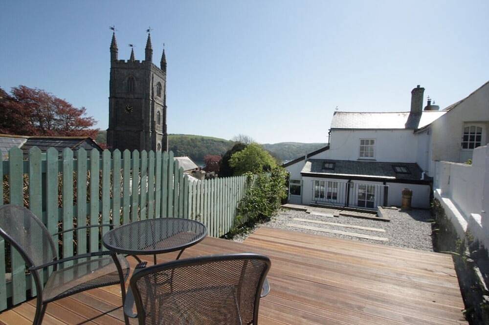 Private garden & central location within 5 min walk of town in Polperro, Fowey