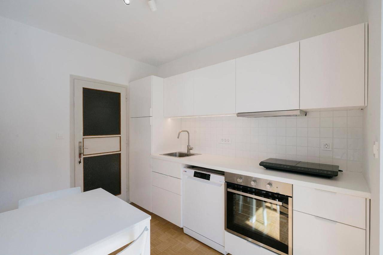 Ljubljana C17 4-Bedroom Private Row House with Garden and Parking in Lublana, Osrednjeslovenska
