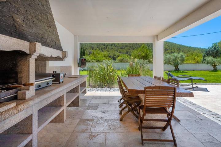 Villa with heated swimming pool, spa, gym and cinema in Cuges-les-Pins, Marseille und Umgebung