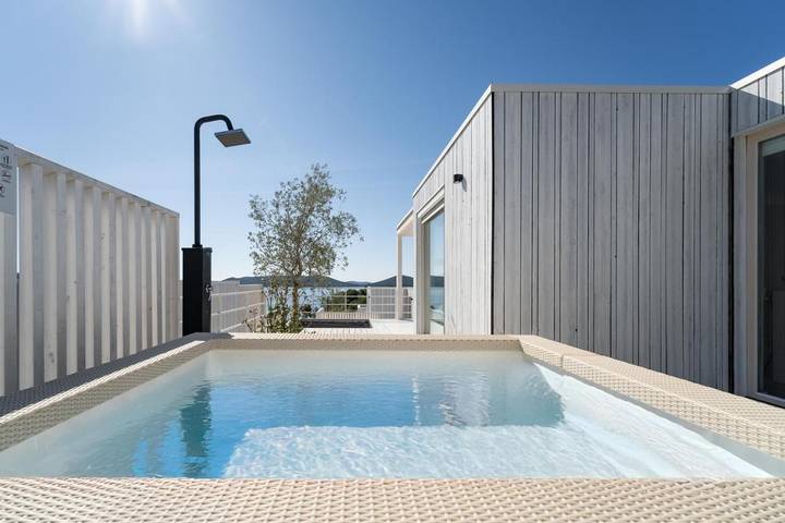 Villa pour 6 personnes, avec balcon ainsi que jacuzzi et piscine à Drage (Pakoštane)