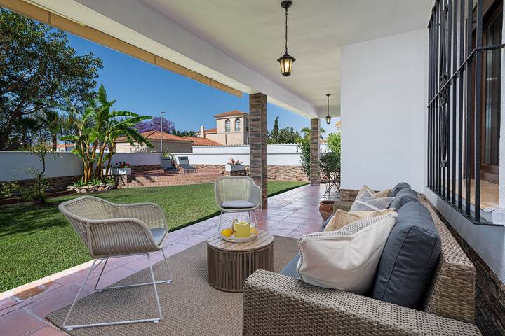 Apartamento para 4 personas, con terraza y jardín en Torre de Benagalbón