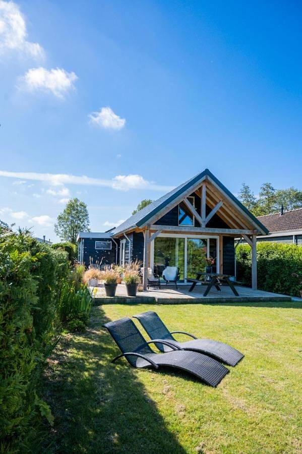 Ferienhaus für 6 Personen, mit Terrasse und Garten sowie Seeblick und Ausblick in Wervershoof