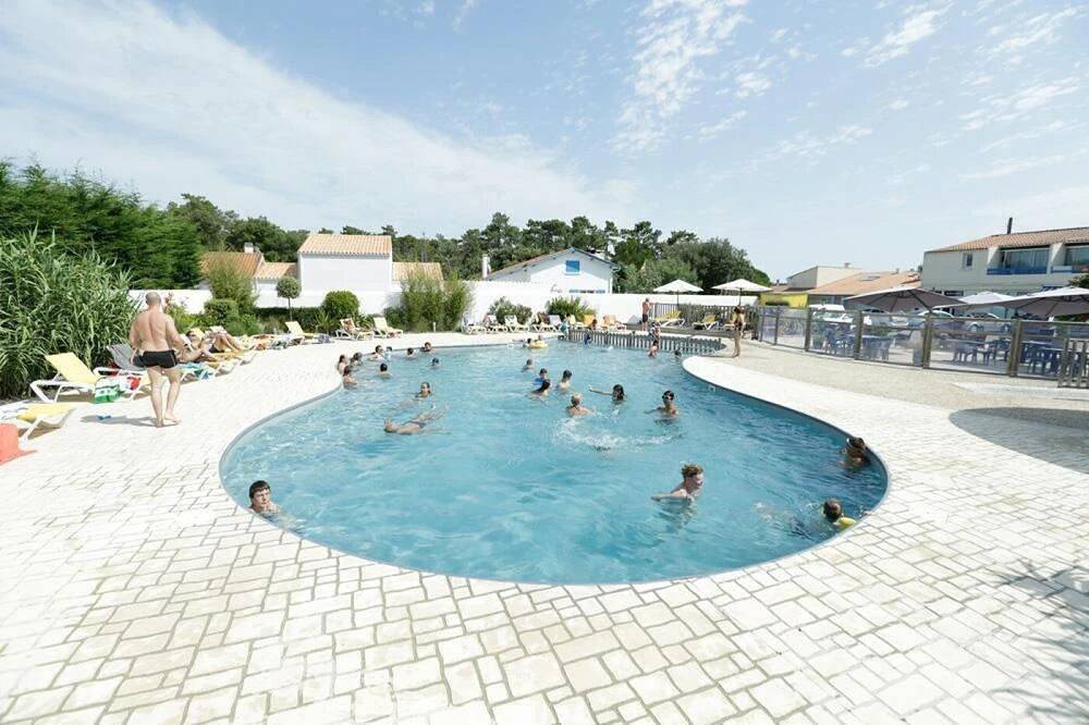 Zecamping 4* piscine chauffée 2km plage chiens acceptés locatif Tv in Saint-Trojan-les-Bains, Côte de Beauté