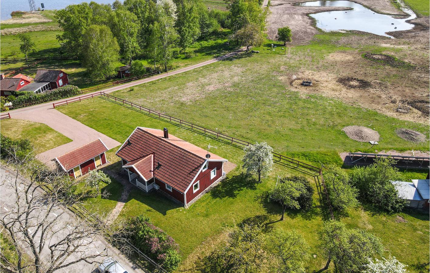 Hus för 6 Personer, med terass samt bastu och trädgård