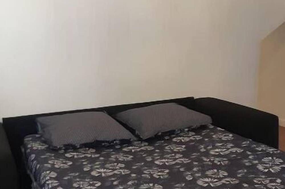 Entire apartment, Charming renovated Medieval village apartment T2, 7km from Menton and its beaches in Gorbio, Nice region