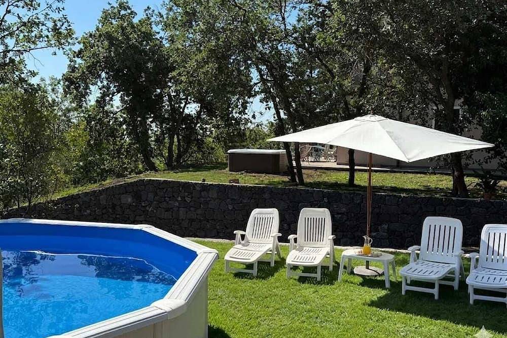 Villa between the sea and the volcano Etna with jacuzzi, private pool and garden in Zafferana Etnea, Etna