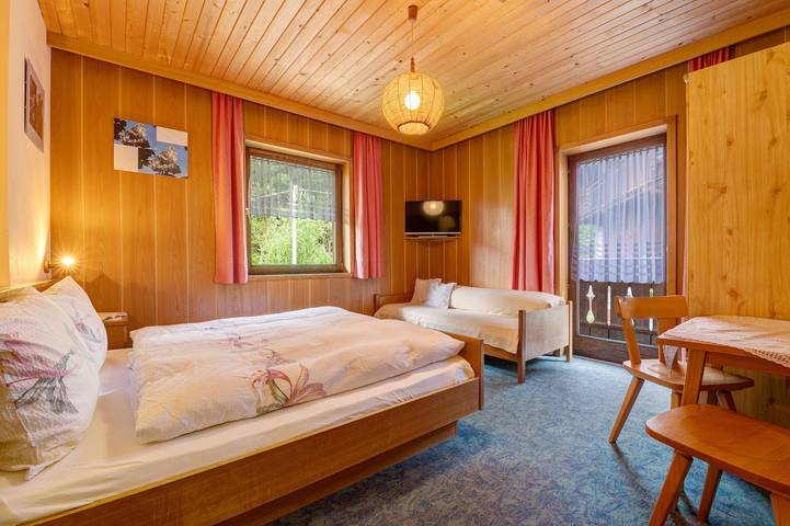 Ferienwohnung für 4 Personen, mit Balkon in den Dolomiten