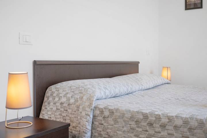 Room 'Leone' with Mountain View, Wi-Fi and Air Conditioning in Albenga, Riviera di Ponente