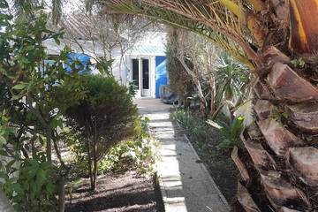 Gîte pour 9 personnes, avec terrasse et jardin, animaux acceptés dans Plage de La Perroche