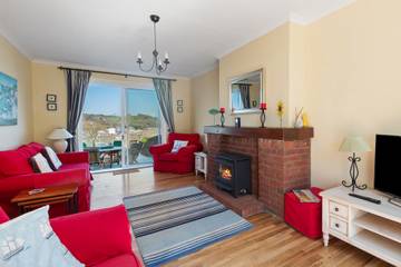 Log Cabin for 6 People in Saundersfoot, Pembrokeshire, Photo 1