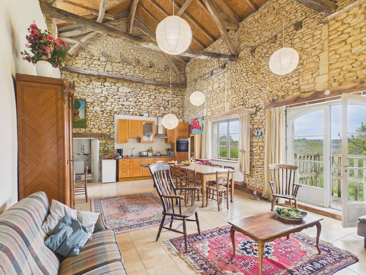 Gîte typique pour 11 avec piscine et jardin in Fanlac, Périgord Noir