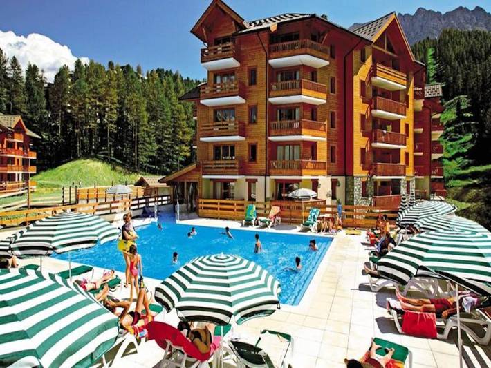 Gîte pour 9 personnes, avec piscine et balcon, adapté aux familles à Vars