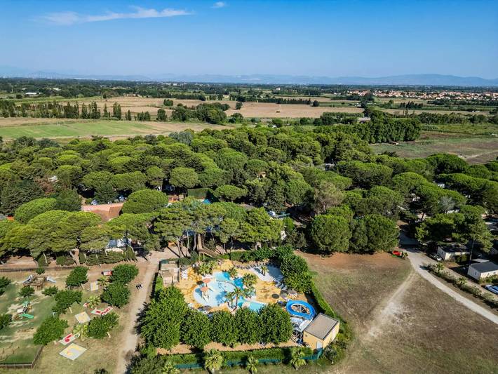 Camping pour 4 personnes, avec terrasse et piscine, animaux acceptés à Sainte-Marie-la-Mer - 2