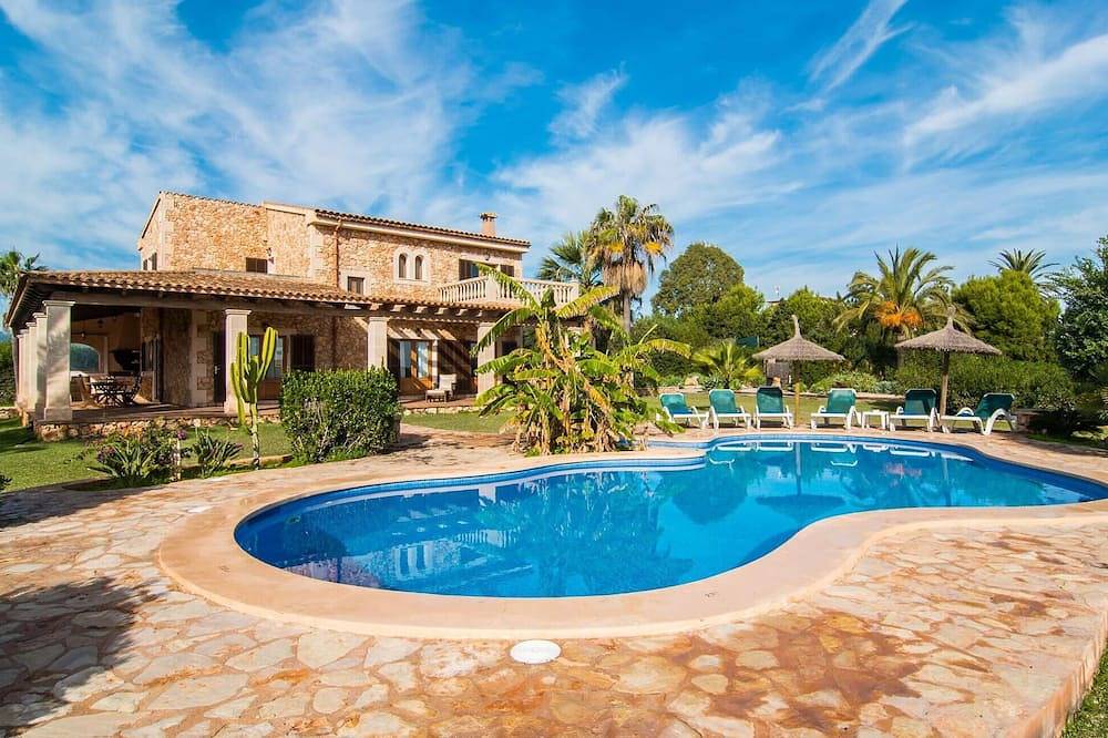 Traumhaftes Haus in Shorta mit privatem Swimmingpool, der sowohl drinnen als. in Cala Mitjana, Felanitx