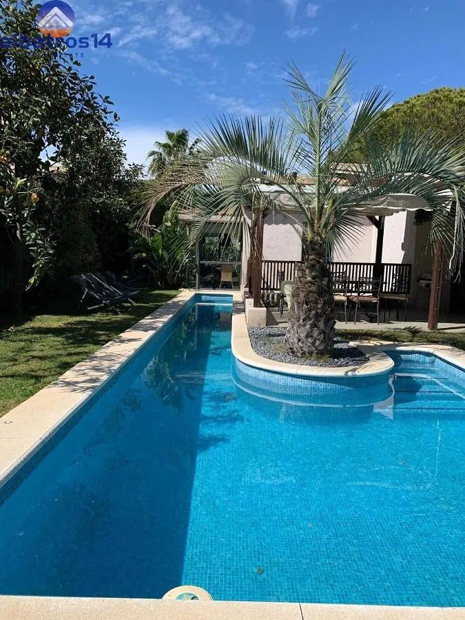 Villa pour 9 personnes, avec piscine ainsi que jardin et terrasse - 1