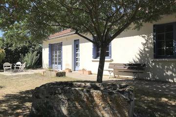 Gîte pour 6 personnes, avec jardin et piscine à Poullignac