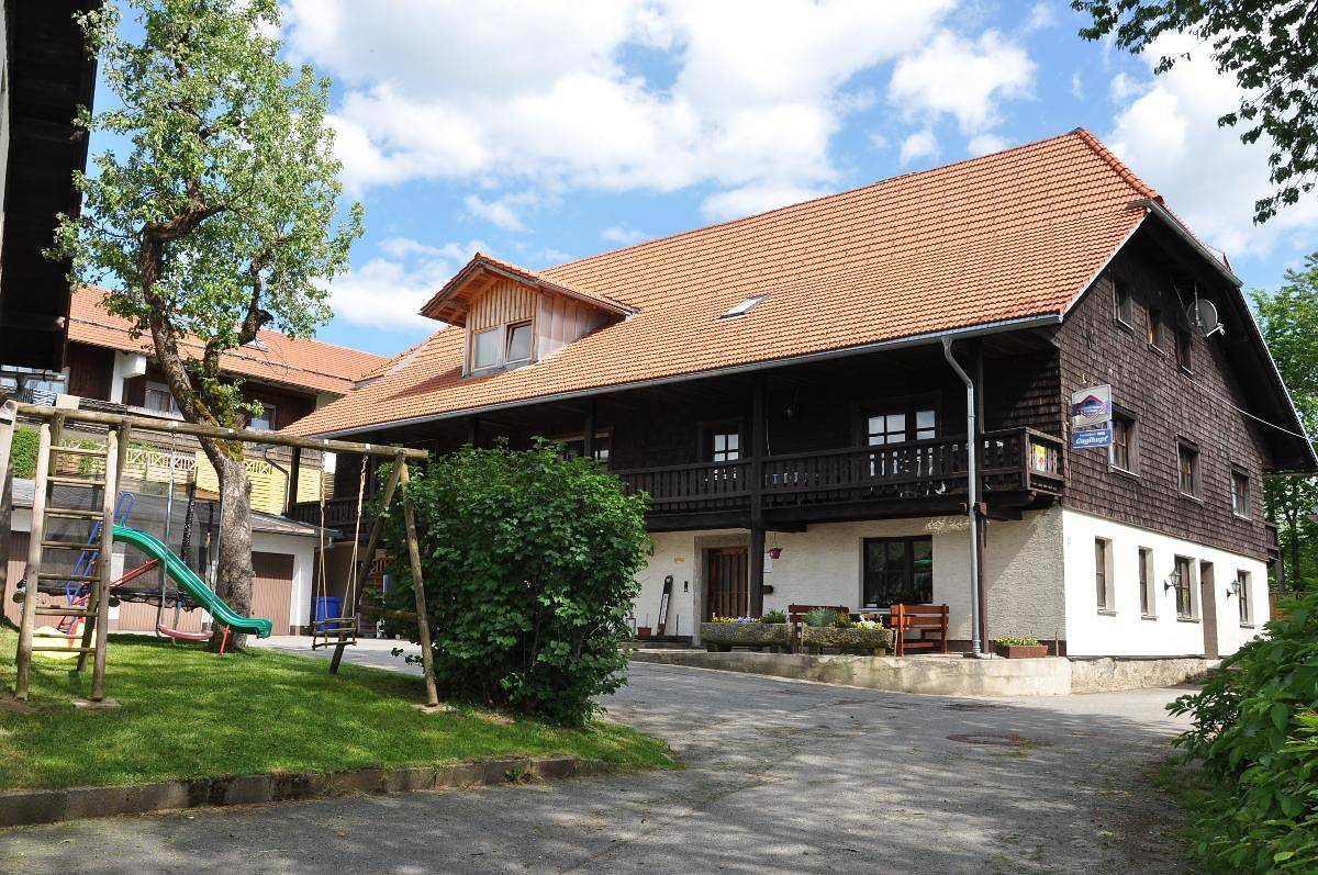 Ganze Wohnung, Ferienhof Landhaus Guglhupf - Ferienwohnung A bis 3 Personen in Sankt Oswald-Riedlhütte, Šumava Mountains