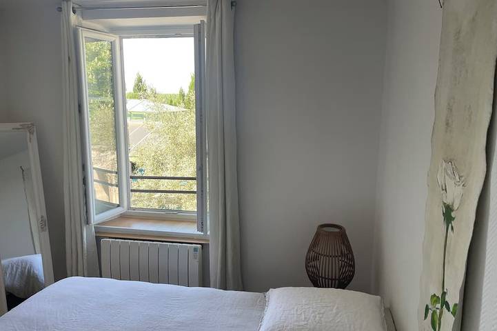 Location de vacances pour 9 personnes, avec jacuzzi et sauna ainsi que jardin et piscine à Sainte-Geneviève-lès-Gasny - 2