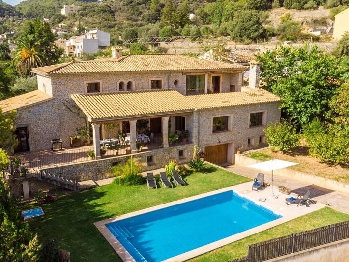 Villa für 10 Personen, mit Balkon und Whirlpool sowie Terrasse und Garten auf Mallorca