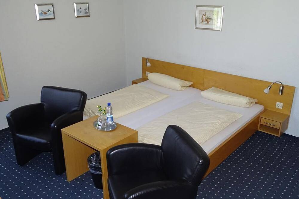 Doppelzimmer Dusche/Wc - Hotel am Ceresplatz in Manderscheid, Bernkastel-Kues & Umgebung