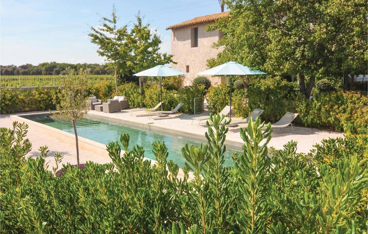 Location de vacances pour 9 personnes, avec jacuzzi et jardin ainsi que terrasse et piscine à Saint-Gilles - 2